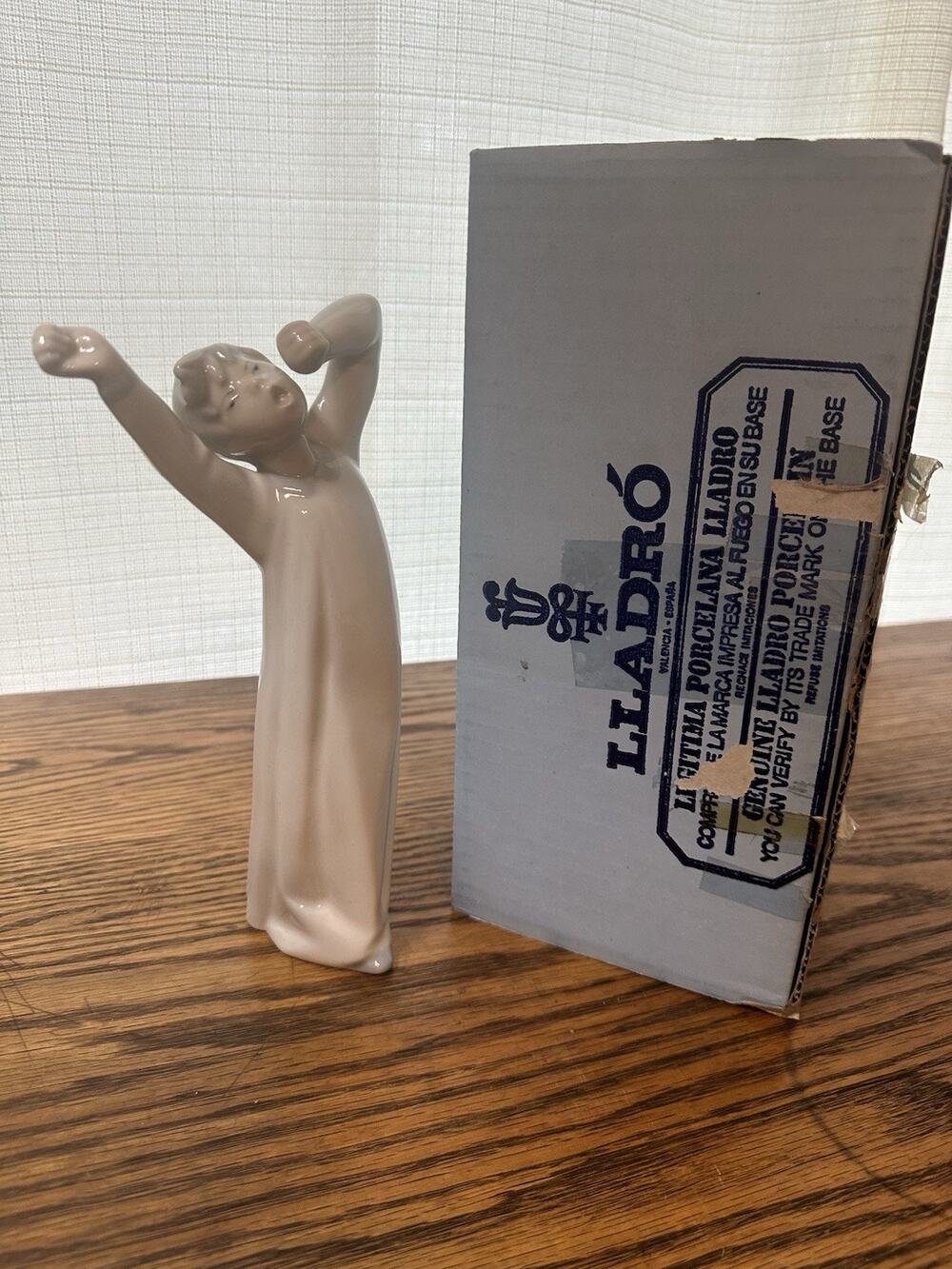 LLADRO 8.5" PORCELAIN FIGURINE YAWNING & STRETCHING BOY MADE IN SPAIN - MINT